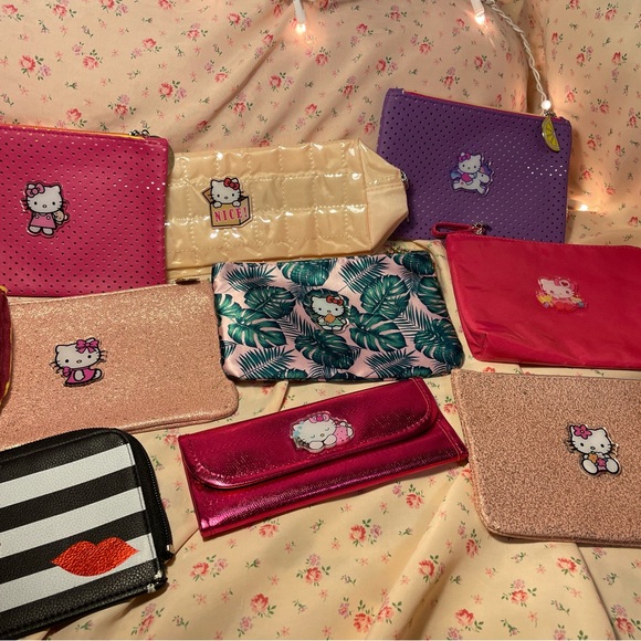 🎀Hello Kitty Bundle of Purses🎀 - Picture 5 of 7